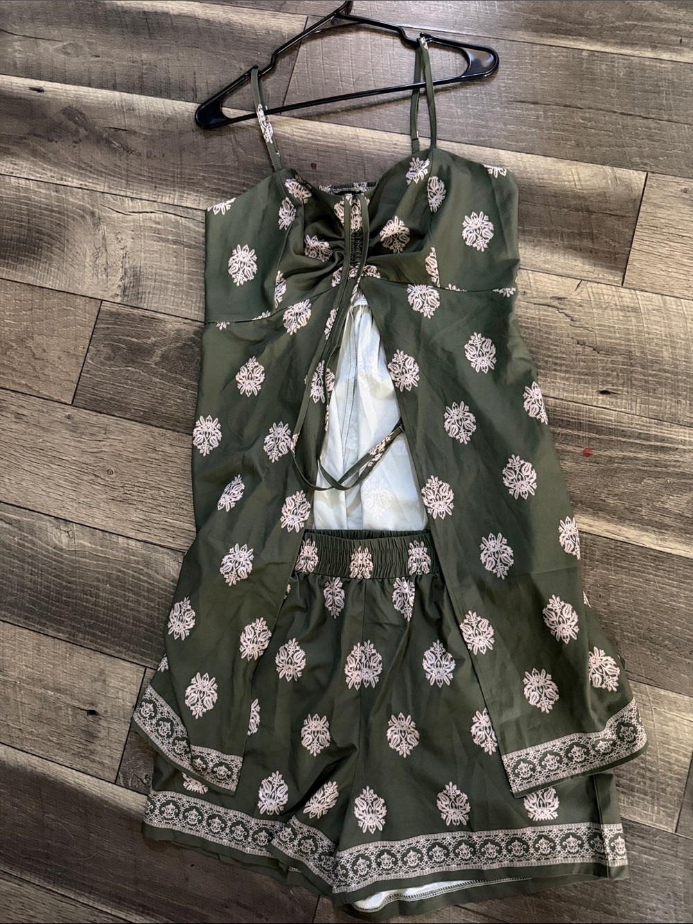 ChicMe Olive Green two piece short set Size L - Picture 7 of 7